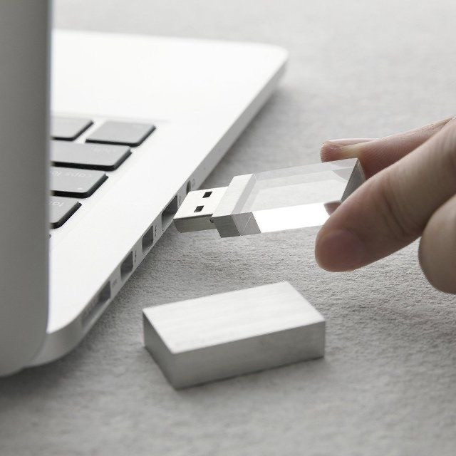 فلش کریستالی 8گیگ کد V5